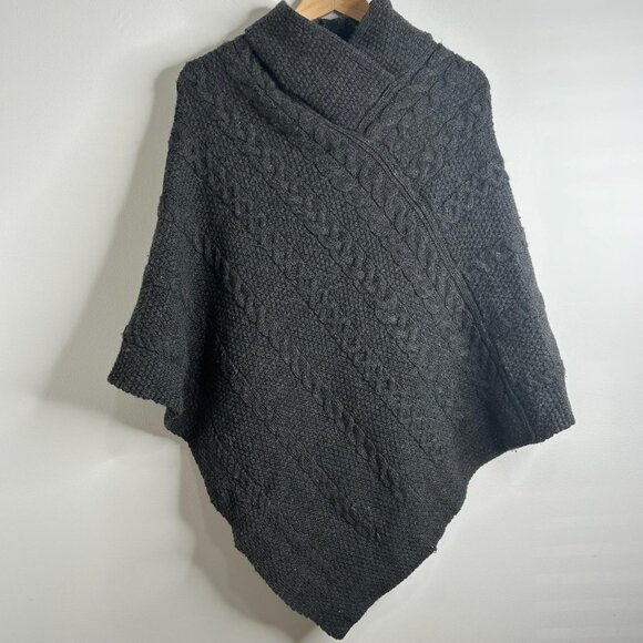 Inis Crafts Aran Crafts Poncho M/L Gray 100% Merino Wool Knit Fisherman Irish - Picture 1 of 10